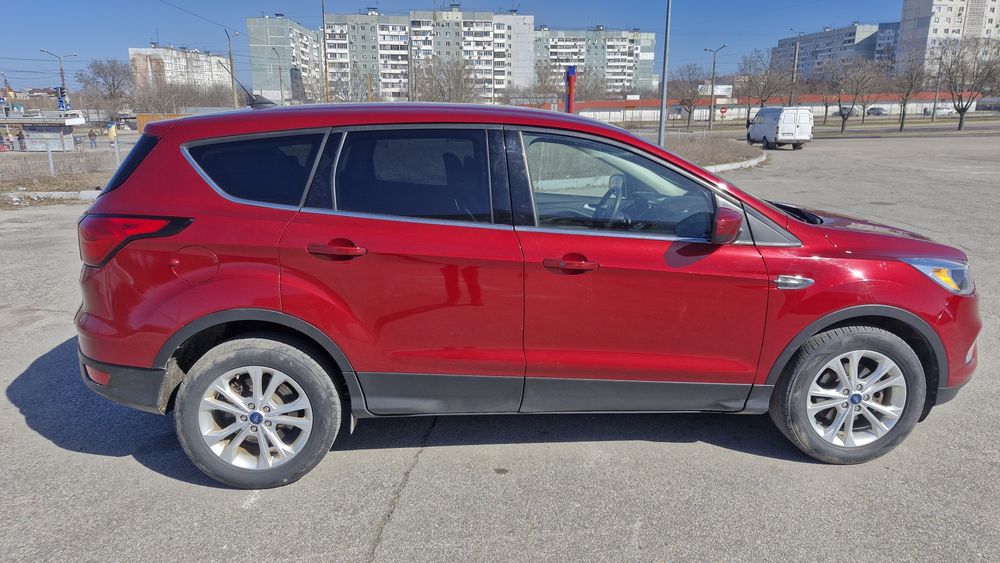 Продам Ford Escape 1.5
