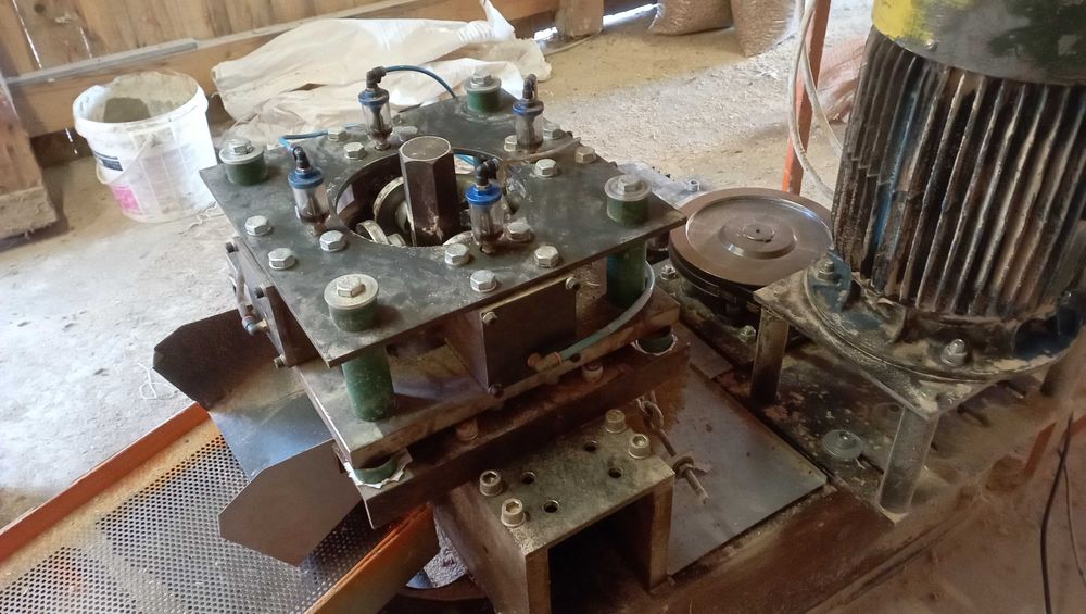 Peleciarka 4 rolkowa z centralnym smarowaniem