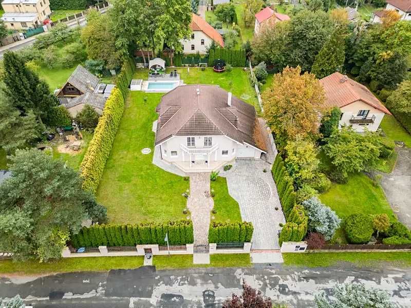 Чехія | Чарівна вілла 250 м² 40 хвилин від Праги біля Клановицького лісу, 1598 м² ділянка