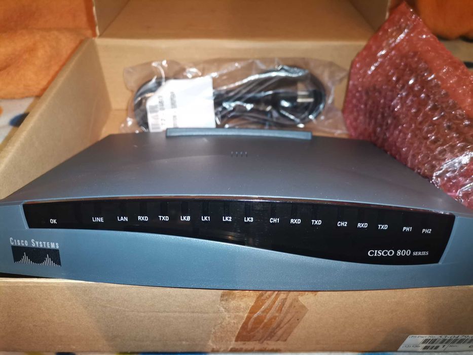Router Cisco 803 novo