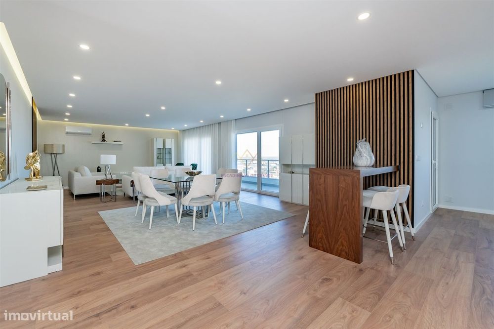 T4 com 207 m² | 2 Suites | Vista Rio | Garagem | Bom Sucesso, Alverca