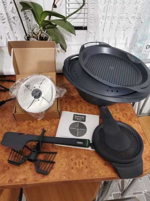 Thermomix TM6 BLACK  mało używany, stan idealny