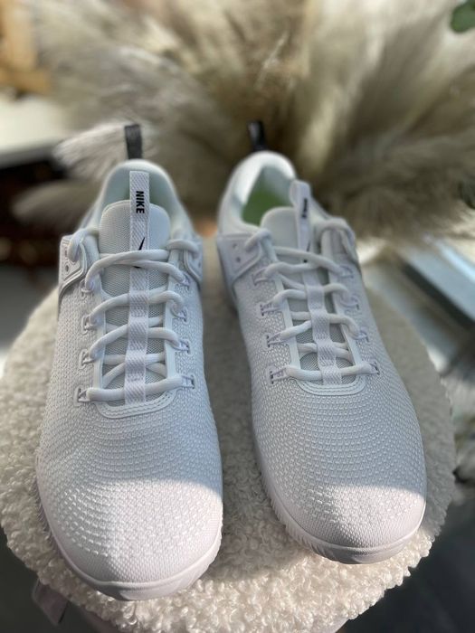 Кроссовки фирмы nike
