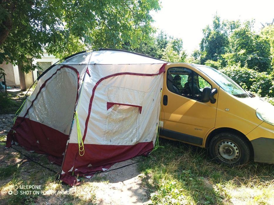 Przedsionek do przyczepy busa