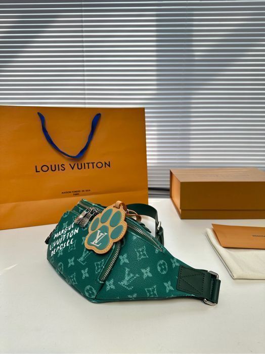 Банака Louis Vuitton зеленая monogram shadow  сумка