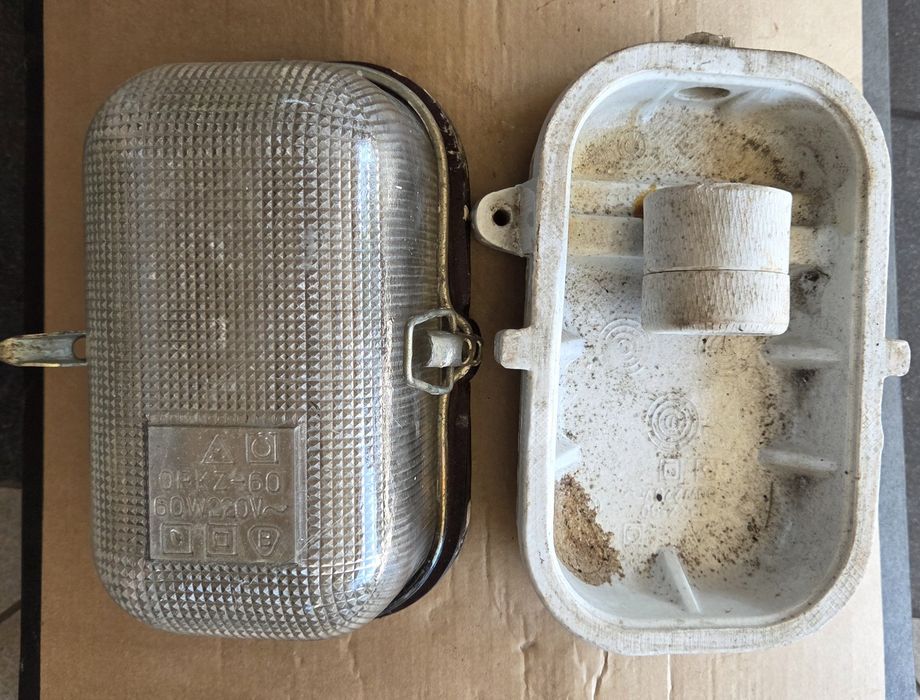 Lampa garażowa, do budynku gospodarczego, inwentarskiego, do obory