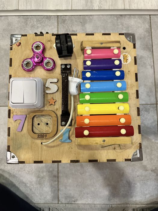 БІзі куб  інтерактивна іграшка