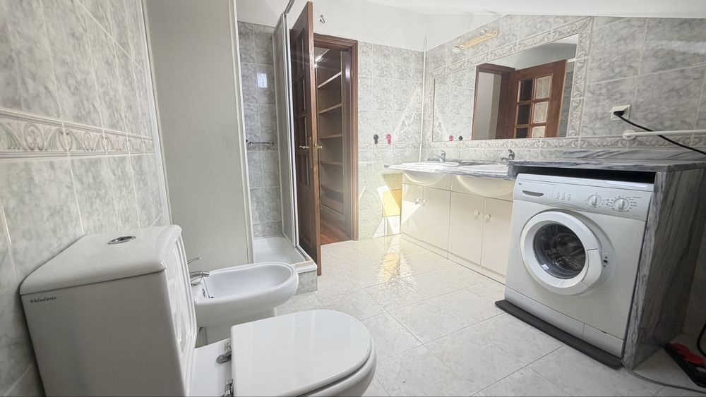 Aluguer T1/2 apart com 145 m2 , vista de Mar