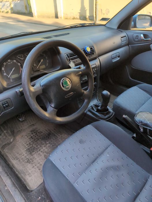 samochód osobowy skoda octavia