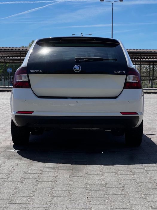 Skoda Rapid 1.6 tdi *xenon *panorama *navi *vrs