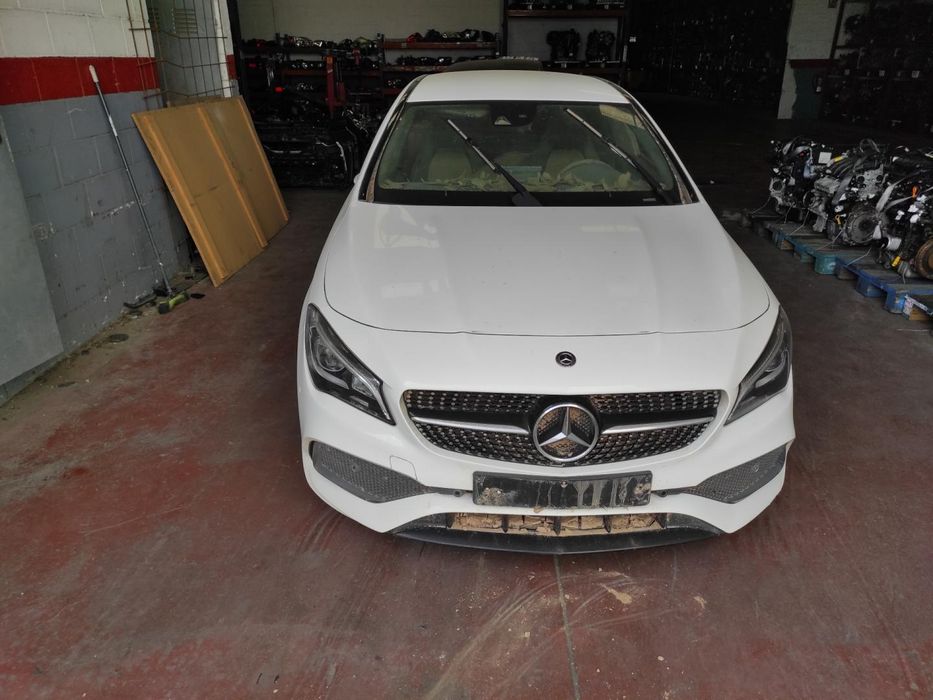 Calíper De Freio Dianteiro Direito Mercedes-Benz Clase