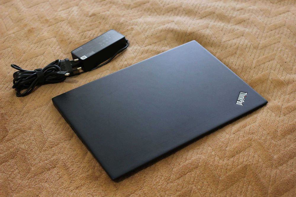 Lenovo T490/i7-8665/Видео 2GB/32GB/SSD256/АКБ5ч/14 ips FHD СЕНСОР