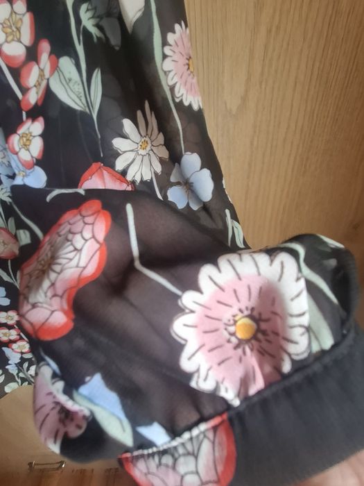 Wisiorek koloru srebrnego