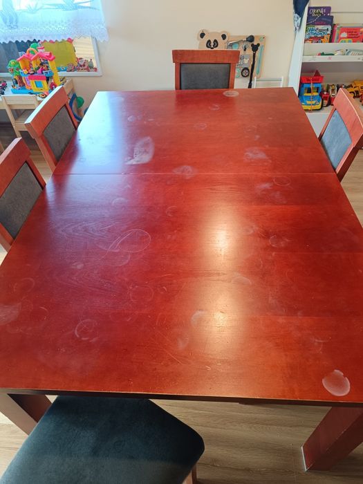 Sprzedam stół z krzesłami