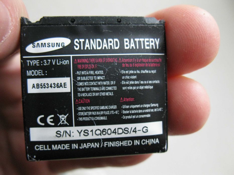 Кнопочный телефон Samsung SGH-C170  В комплекте зарядка