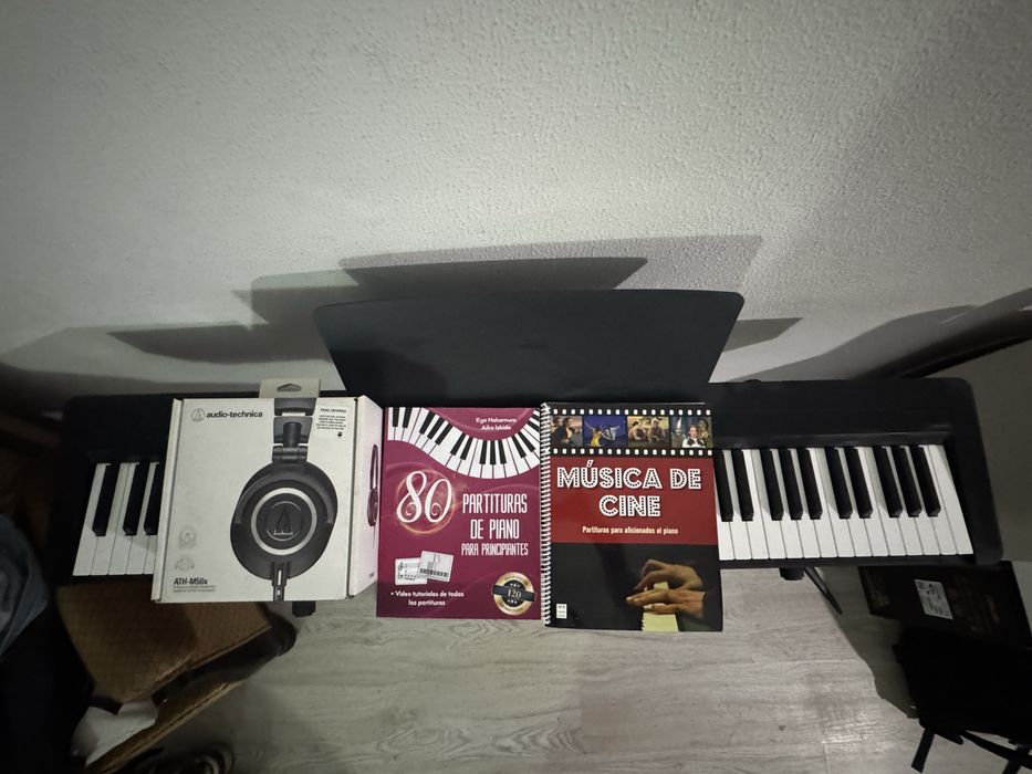 Piano Digital Yamaha P-145 + Acessórios