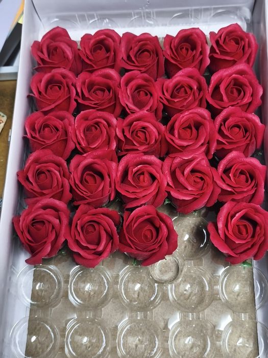 Lote Material Artesanato: +-60 Rosas de Sabão, Sacolas Premium e Borbo