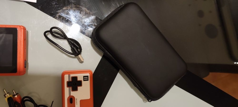 Consola portátil com 500 jogos