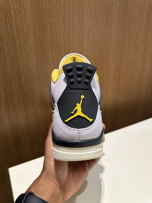 Air Jordan 4 Retro