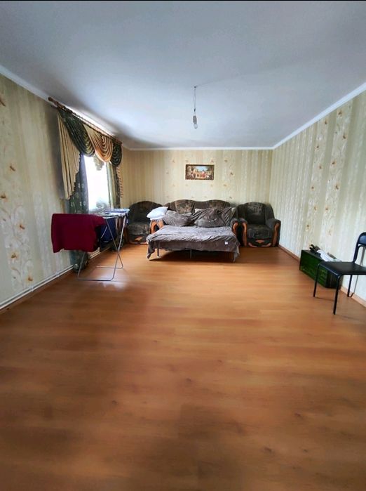 Частина будинку на Мальованці з усіма комунікаціями. Окремий вхід, свій двір