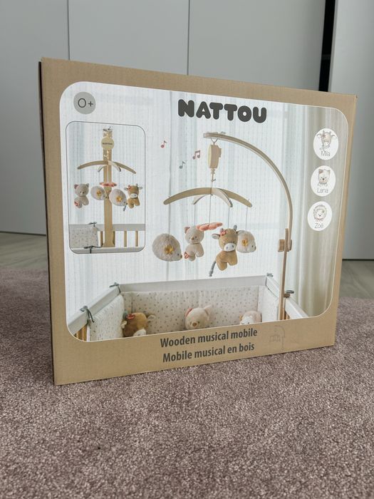 Móbil em Madeira Nattou