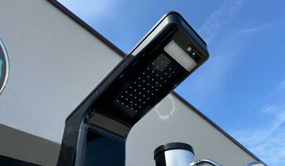Prysznic solarny czarny z lampą LED 35 L