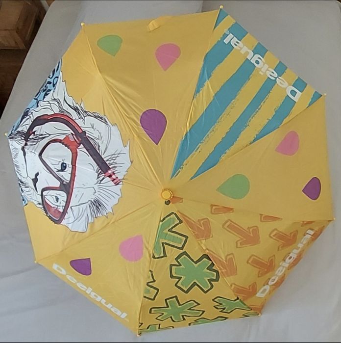 Guarda-chuva Desigual original e outro...