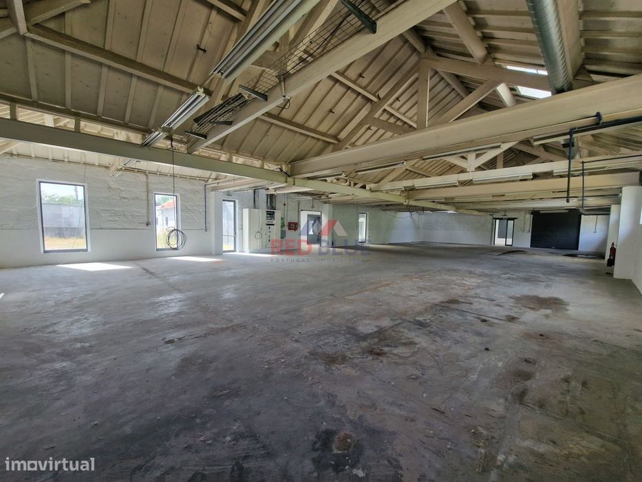 Armazém Industrial, Enormes Áreas, Porto