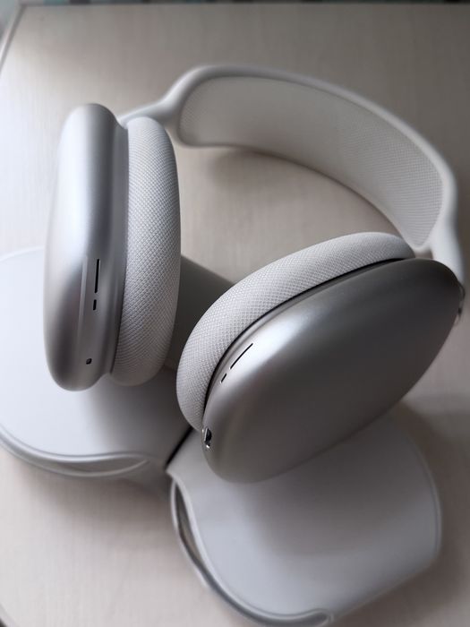 Apple AirPods Max Starlight