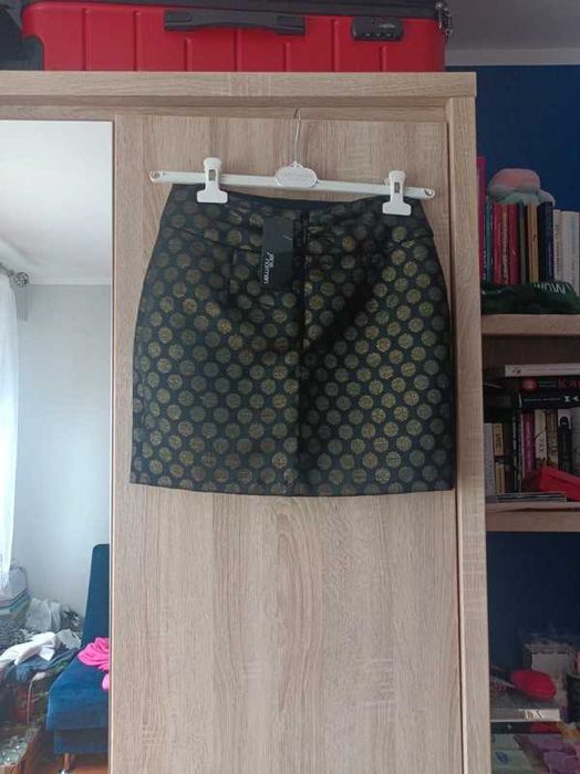 Nowa czarna spódnica