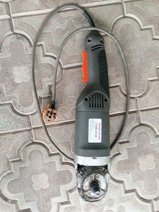 Болгарка Енергомаш УШМ-9515Д під відновлення або на запчастини