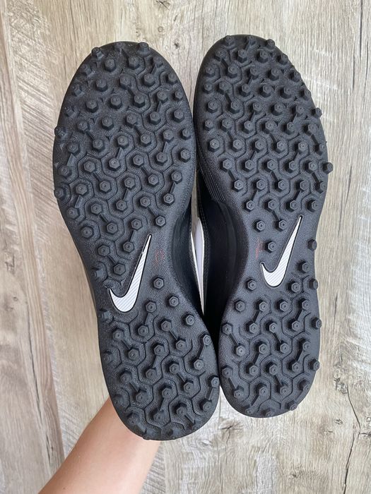 Сороконіжки футбольні nike majestry чорні