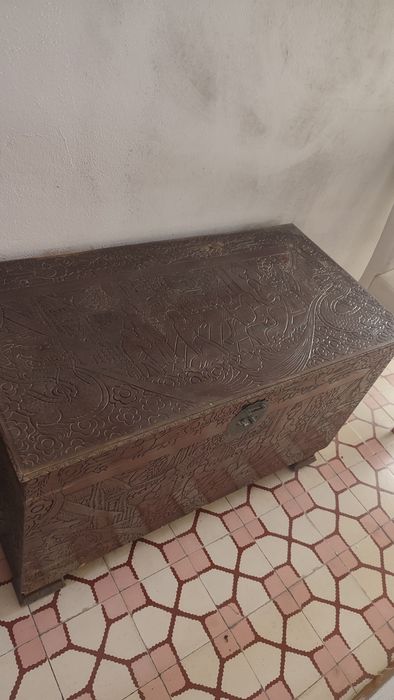 Baú usado em madeira