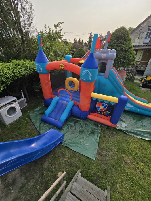 Dmuchaniec zjeżdżalnia zamek