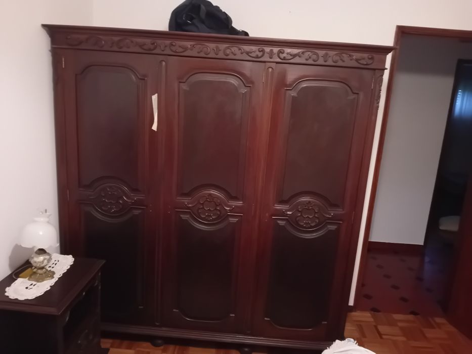 Cómoda roupeiro e guarda louças