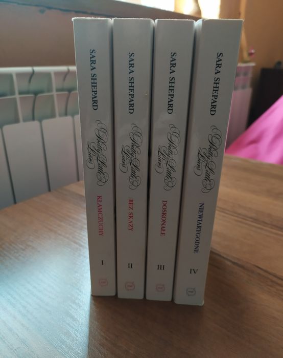 Zestaw książek Pretty Little Liars Sara Shepard (tomy I-IV)
