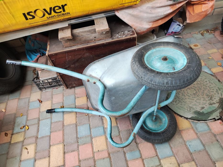 Тачка садовая в хорошем состоянии