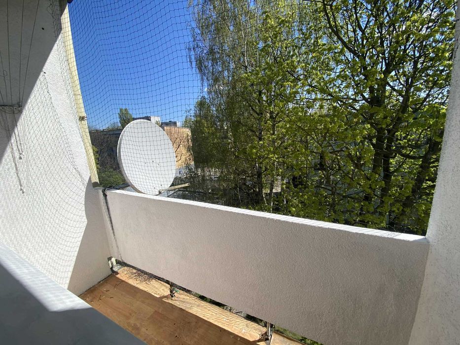 Duża Kawalerka z Balkonem na Zamkniętym Osiedlu
