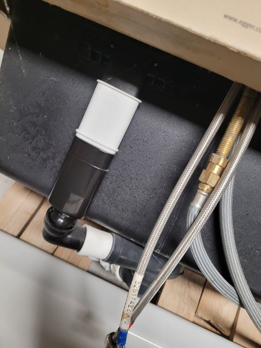 Źlewozmywak  duży z baterią i odpływem