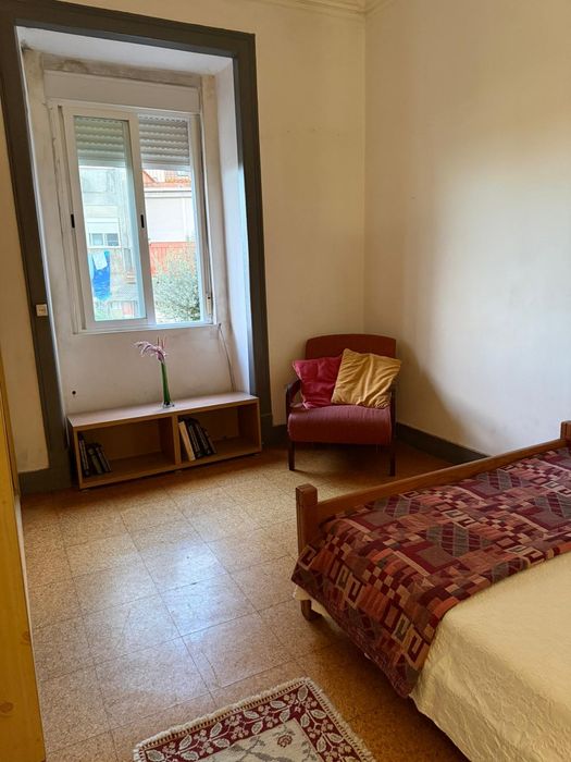 QUARTO INDIVIDUAL Com METRO e autocarro à Porta