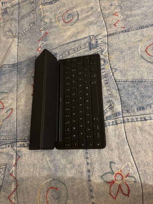 Capa teclado apple Ipad 9th ou anteriores compativeis