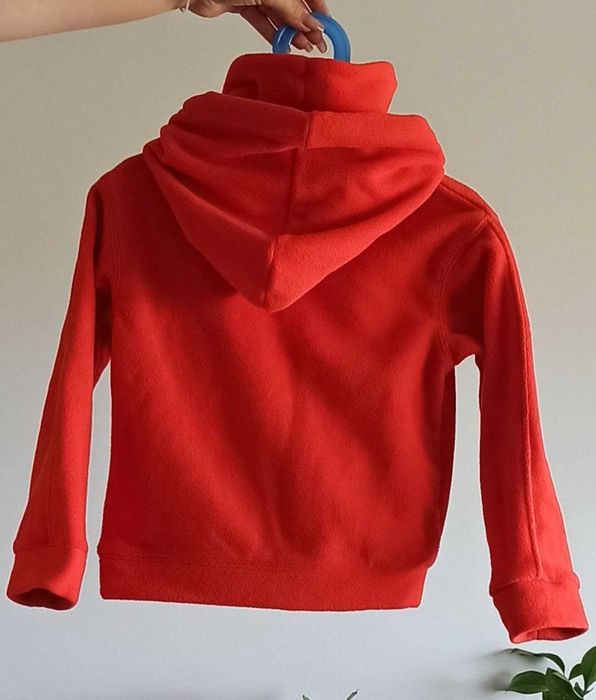 Unisex fleece jacket with a hood and a high collar. Very warm