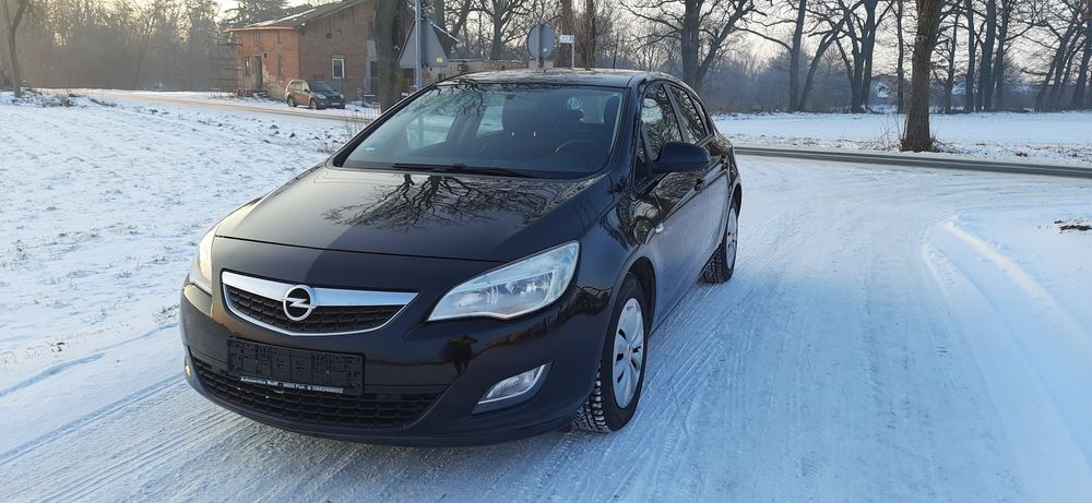 Opel Astra J 1.6b Sprowadzona Opłacona