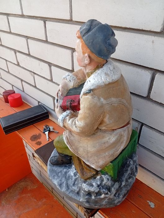 гипсовая статуя Вася