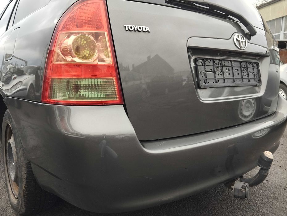 Toyota Corolla E12 kombi 1.4 D4D 2004r. Zderzak tylny.