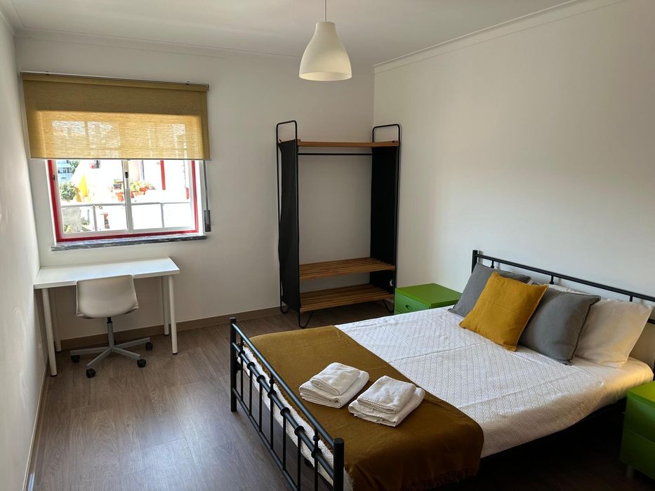 Alugo quartos em apartamento perto do ULO peniche