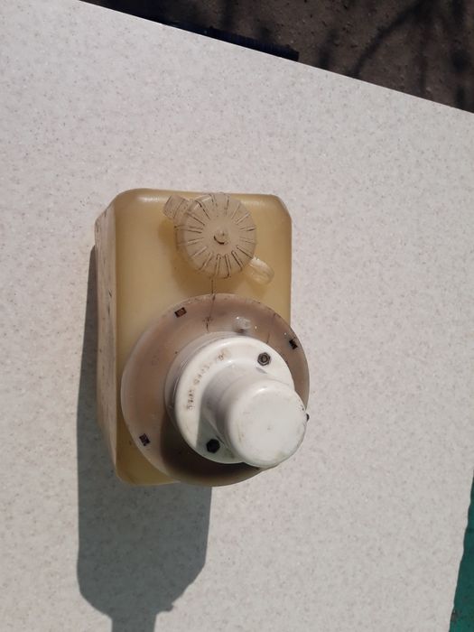 Бачок омивача з електродвигуном