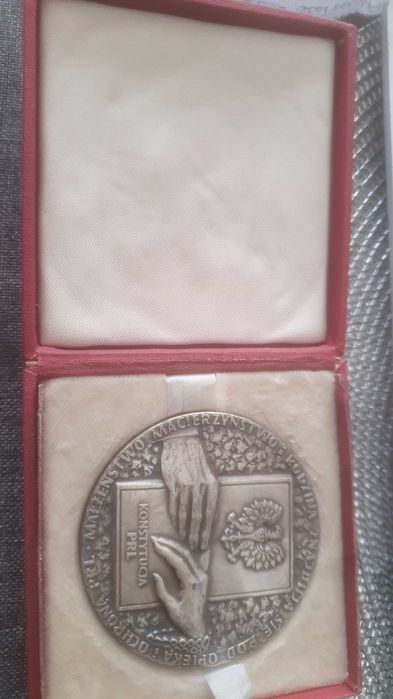 Medal --Konstytucja Rodzina Małżeństwo