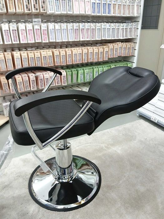Cadeira Hidráulica e Reclinável para Salão e Barbearia Novas e Profissionais