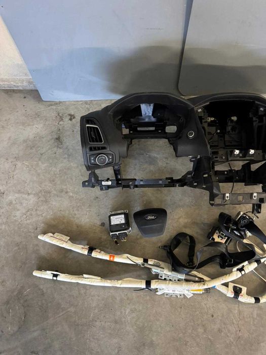 Deska Konsola Poduszki Pasy kurtyny Ford Focus MK3 LIFT EU